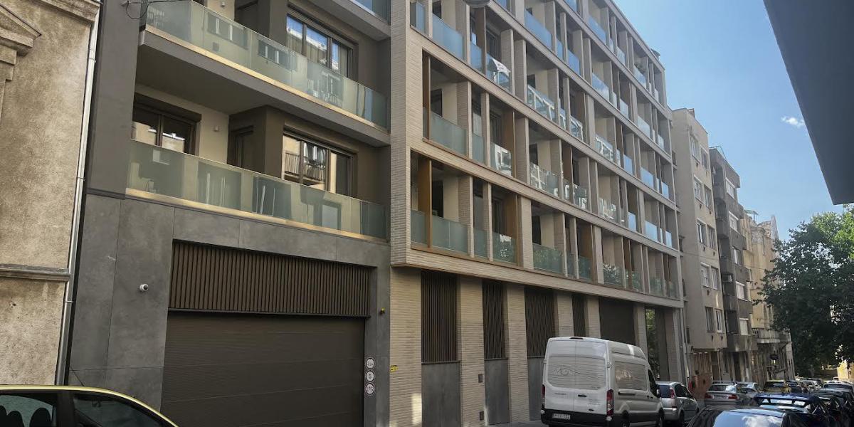 A Gellérthegy utcai épület, amiben a lakás található 