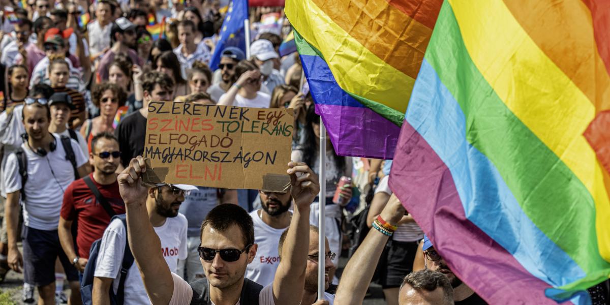 Több tízezren állnak ki ma a jogaikért a fővárosban