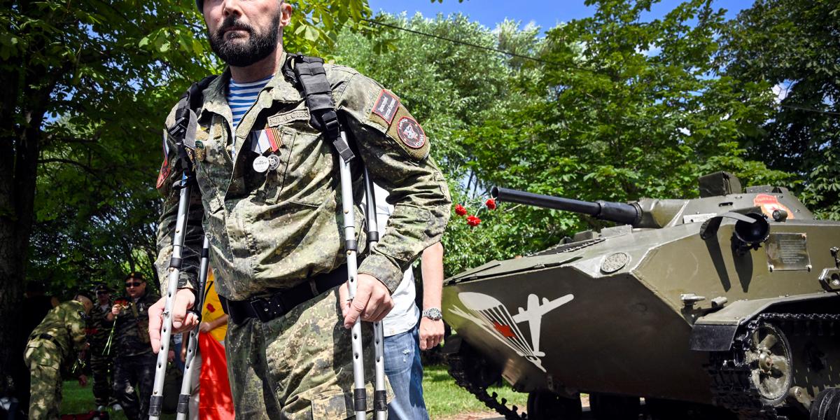 A frontokról hazatérő katonák korábban is sok gondot jelentettek az orosz társadalomnak. Az ukrajnai háborús veteránok esetét súlyosbítja, hogy a „különleges hadművelethez” eleve börtönbüntetésre ítélt bűnözőket is toboroztak