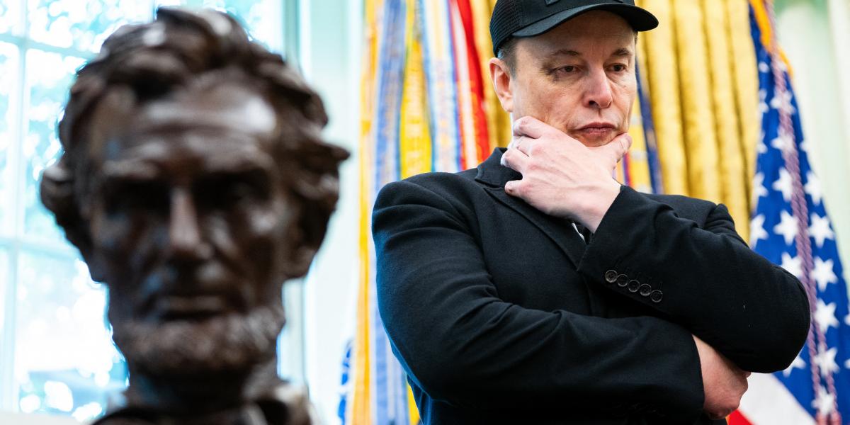 Elon Musk a Fehér Ház Ovális Irodájában, Washingtonban, 2025. május 30-án