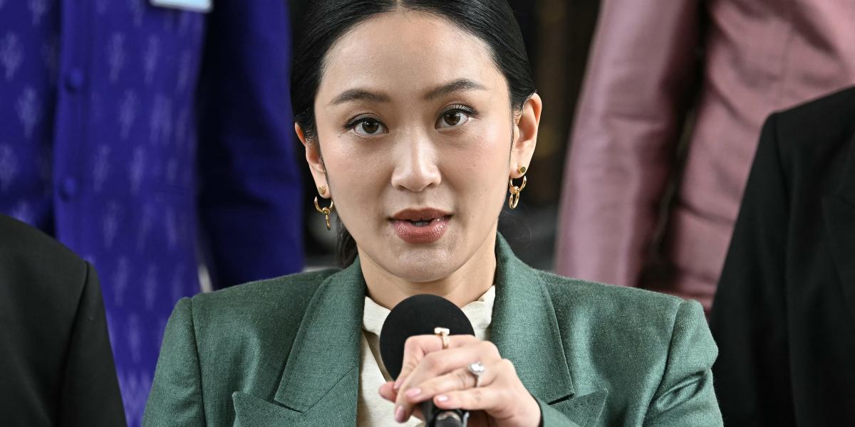 Phethongthán Csinavatot egy telefonhívás miatt függesztették fel pozíciójából