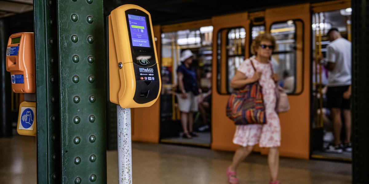 Első ütemben a metróvonalakon vezetnék be a kártyás fizetési lehetőséget