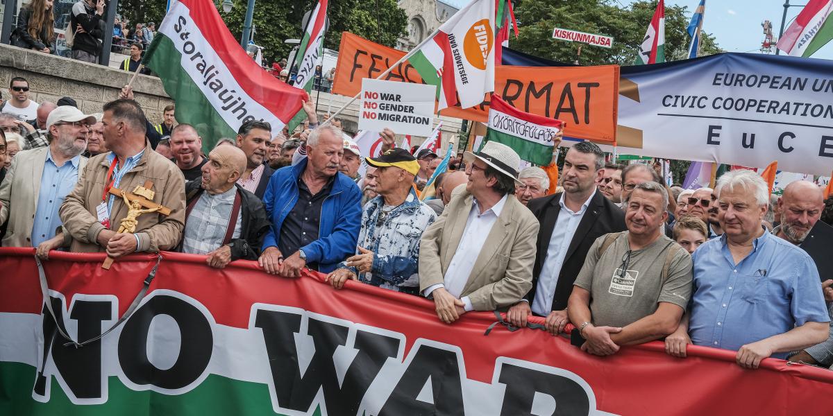 A CÖF békementén – az élen fároszok, a nemzet intellektuális és morális jellemóriásai