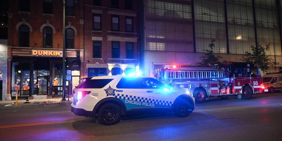 A chicagói rendőrség a bűncselekmény helyszínén 2025. július 3-án