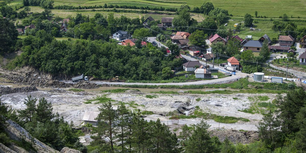 Az egyetlen jó hír, hogy az esőzések abbamaradtak, csökkent a Korond-patak, a Kis-Küküllő és a Maros vizének sótartalma is