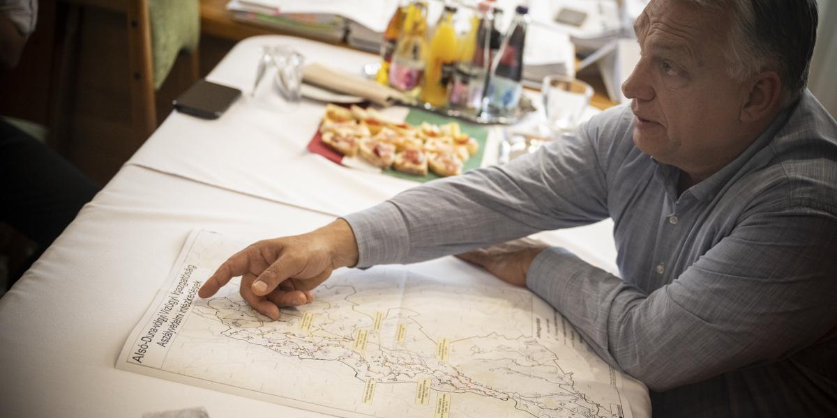 Orbán Viktor aszályvédelmi szemlét tartott Dunapatajon 2025. július 3-án