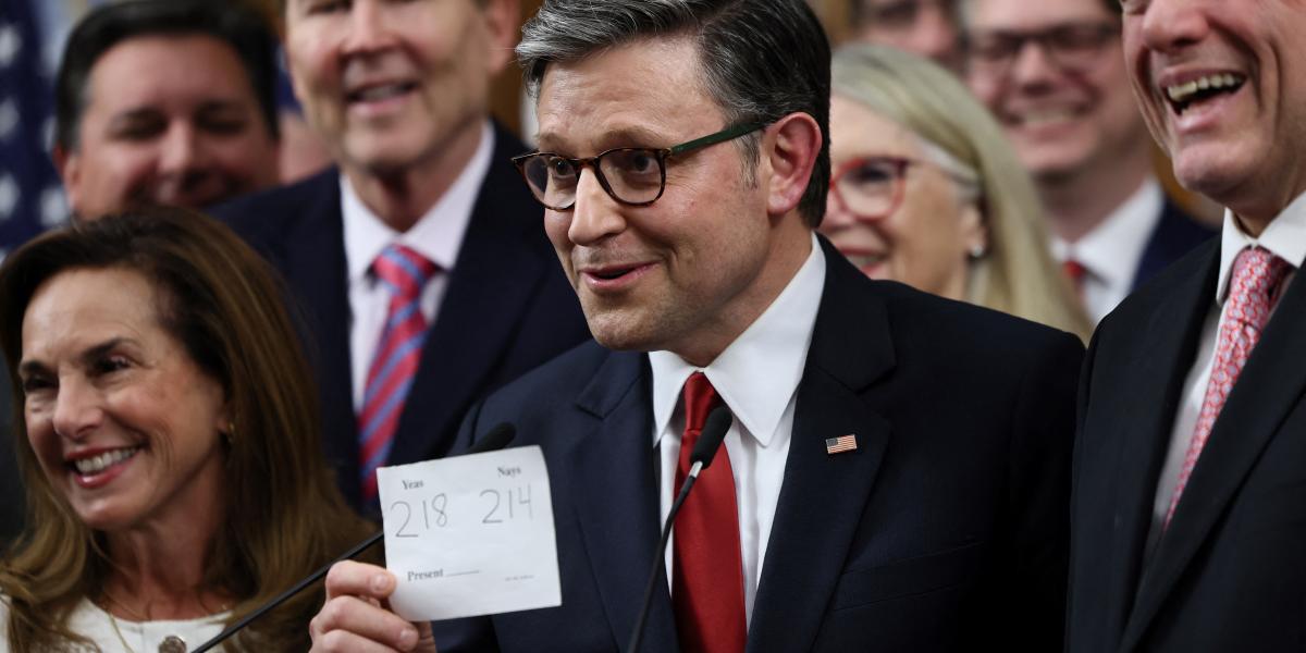 Mike Johnson házelnök eddig sikerrel győzte le a kongresszusi politika Szkülláit és Kharübdiszeit