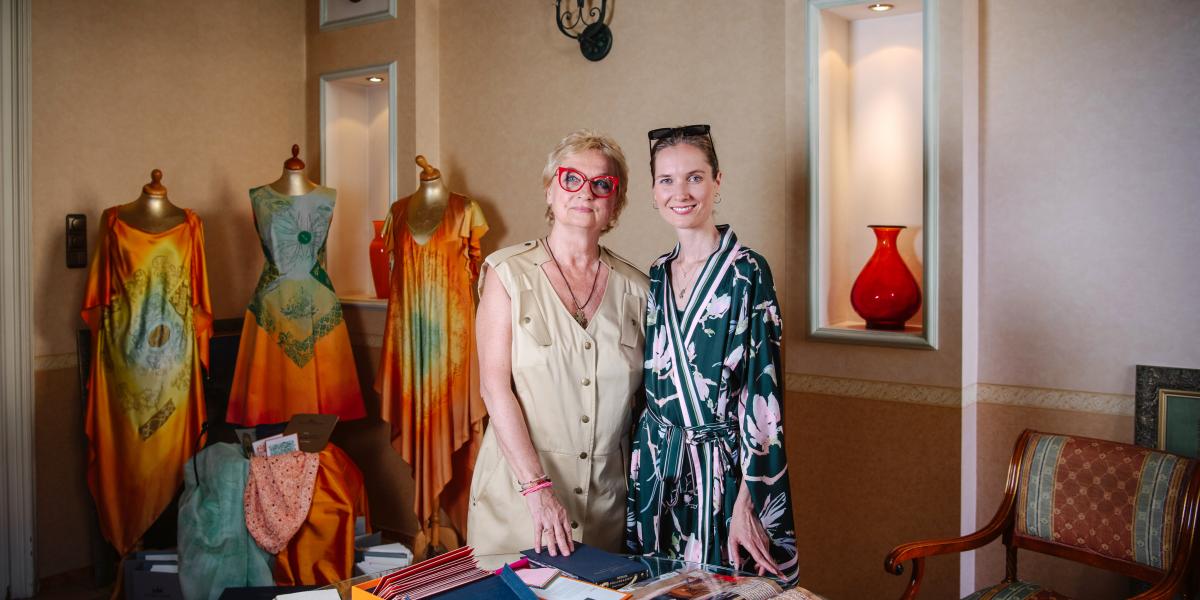 Lucia a divaton, Claudia pedig a filmeken keresztül emeli az emberek rezgésszintjét