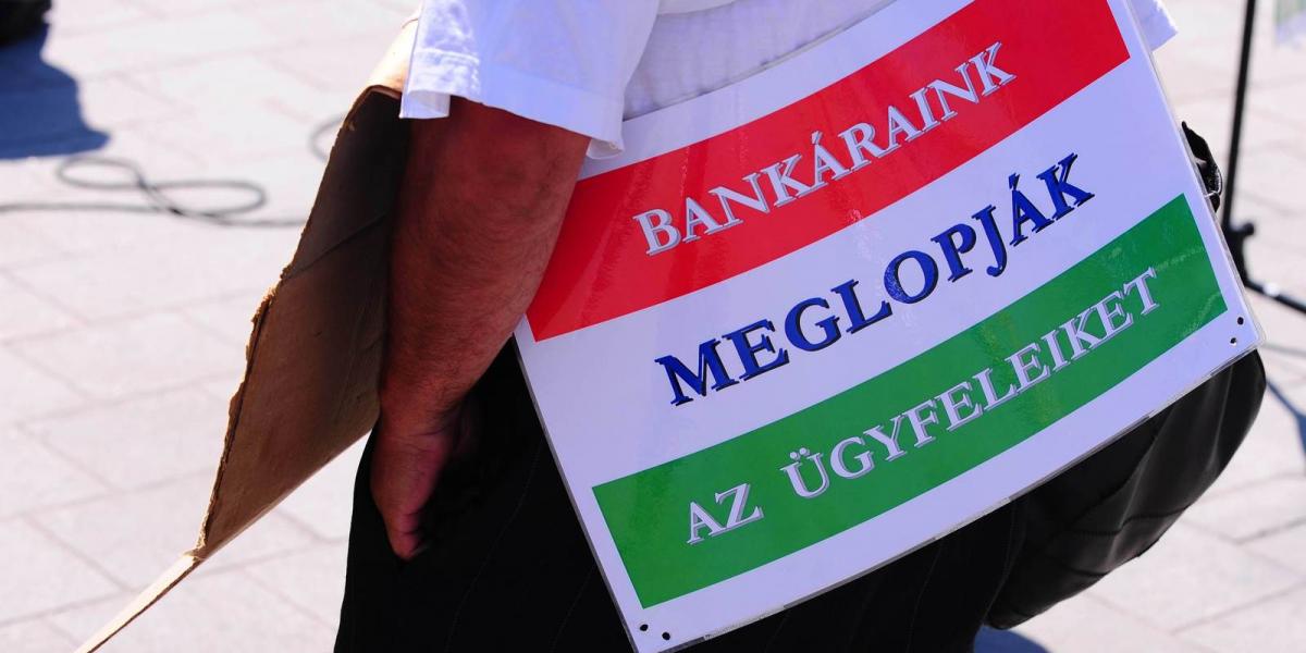 Képünk illusztráció, devizahitelesek tüntetése 2014-ben