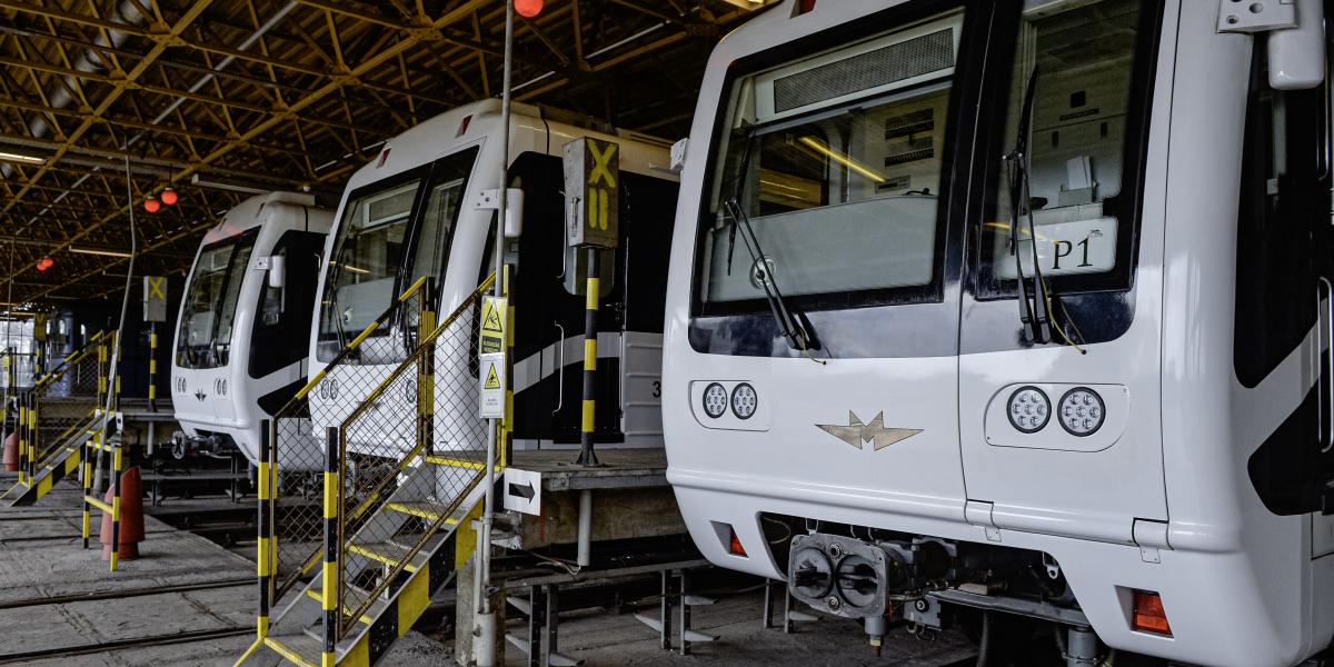 A gömbtányérok silány minősége röviddel az első kocsik leszállítása után kiderült, a szerelvények „pattogtak”, és sokkal zajosabbak voltak, mint elődeik