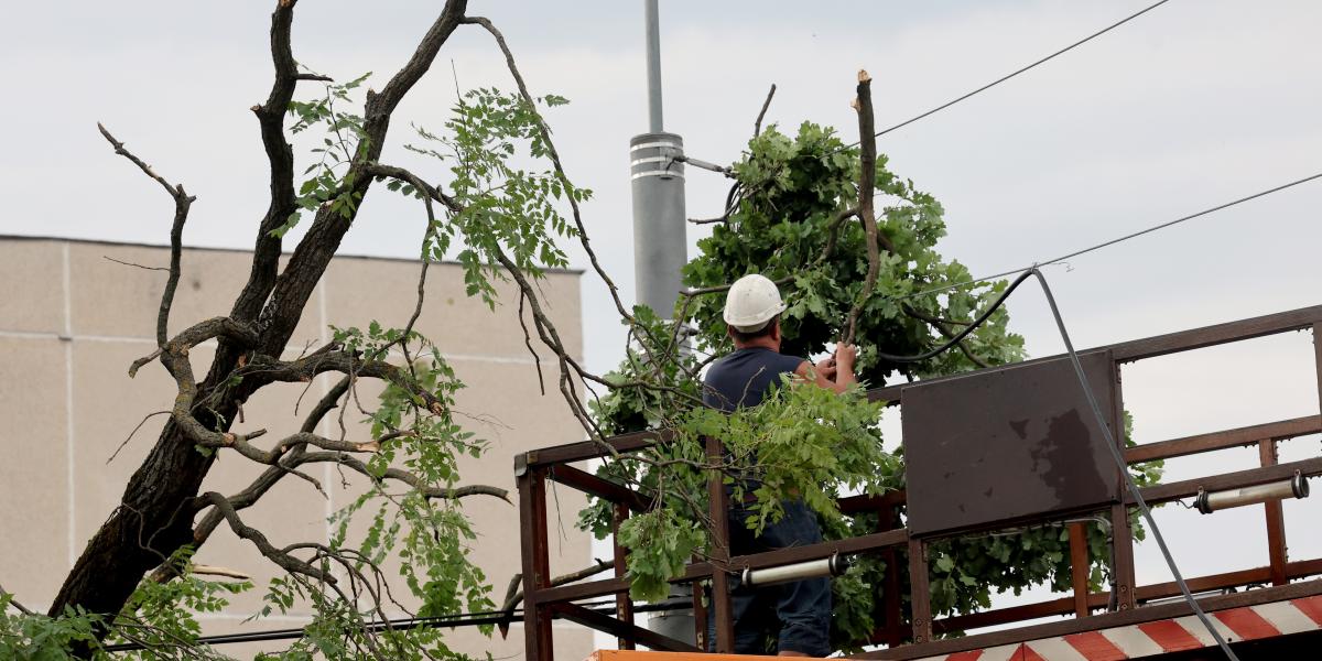Távvezeték helyreállítása Miskolcon. 
