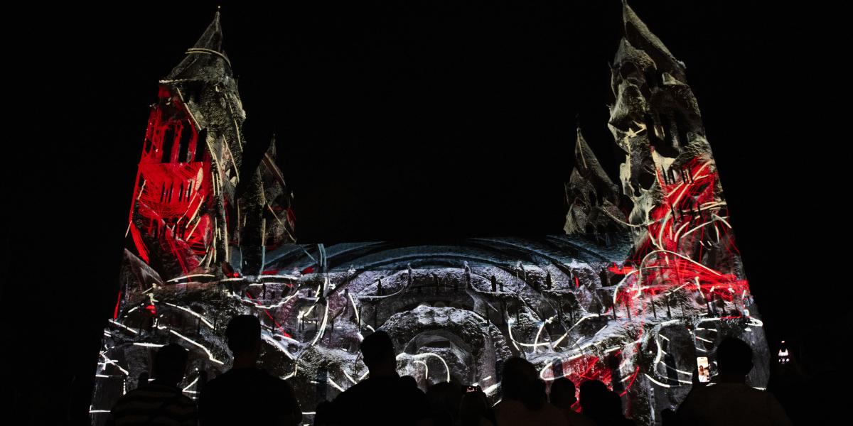 A Zsolnay Light Art Mapping közönségdíjas alkotása, a bolgár „Transzcendens”
