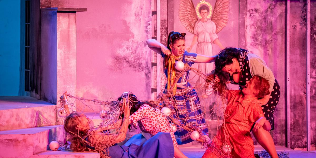 A chioggiai nők egymást és magukat sem kímélve küzdenek a saját igazukért