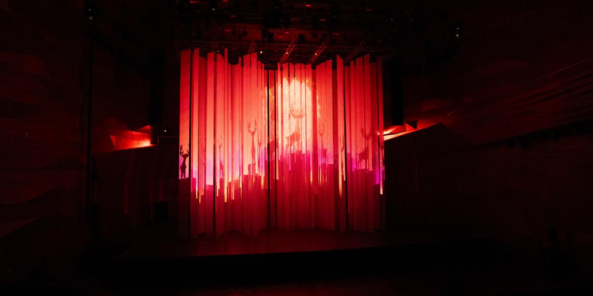 Tér, fény, hang, zene és mozgókép: az installációt Bartók Béla egyik hangfelvétele ihlette