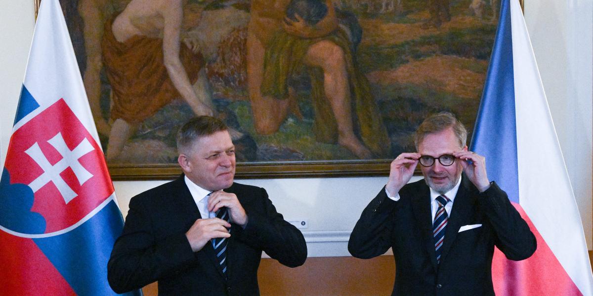Robert Fico szlovák és Petr Fiala cseh kormányfő 2023. november 24-én Prágában