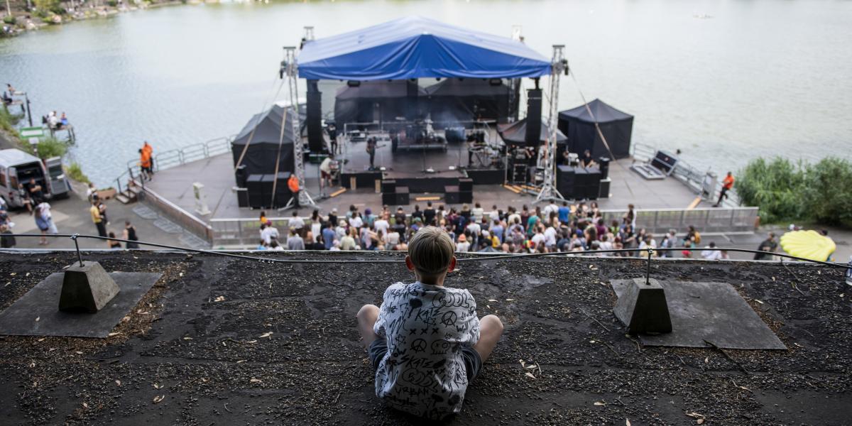Ez itt tényleg egy külön univerzum – előttünk a tó, mögöttünk a dzsungel, fölöttünk az ég, és ami mindezeken kívül van, az erre a pár napra nem számít