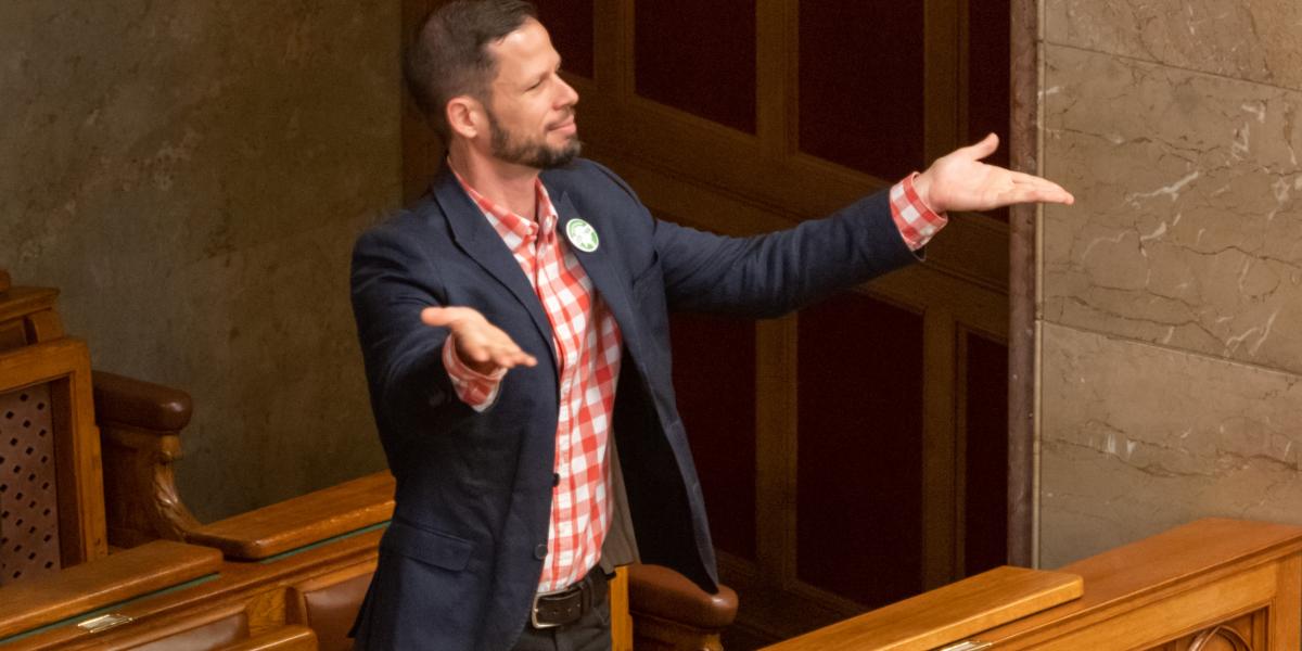 A négygyermekes képviselő évek óta küzd családi otthona fennmaradásáért