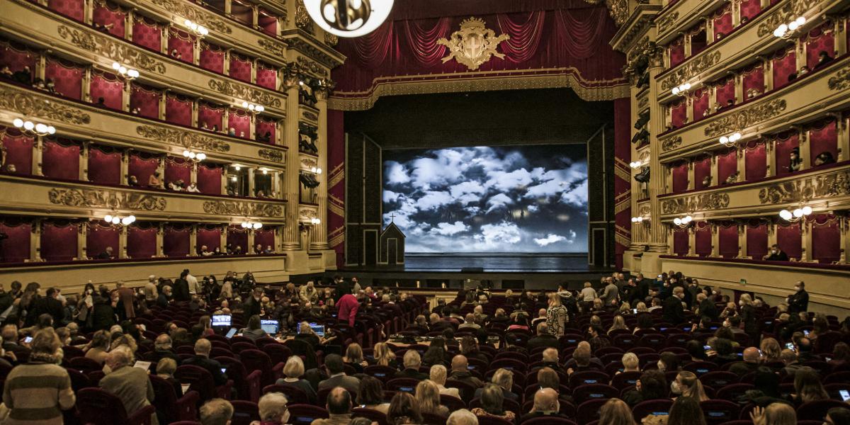 A milánói Scala nézőterére nem engedik be az atlétatrikóban vagy rövidnadrágban érkezőket – és a jegyük árát sem térítik vissza