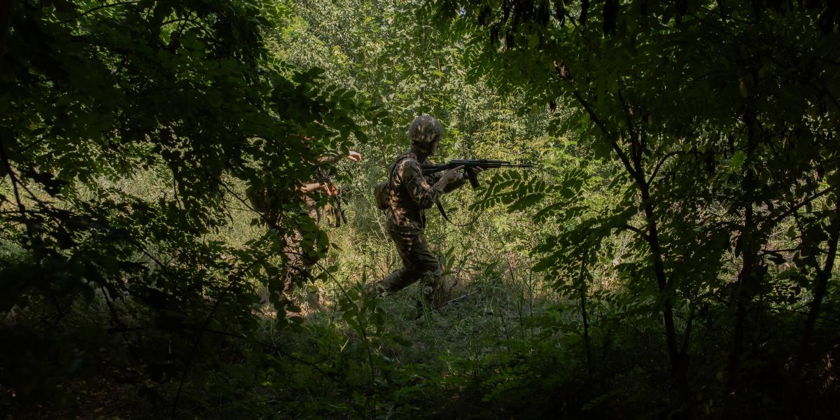 Illusztráció: Ukrán katonák egy gyakorlótéren július 14-én 