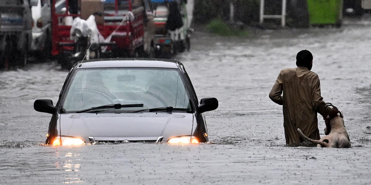 Elöntött utca Rawalpindiben július 17-én 