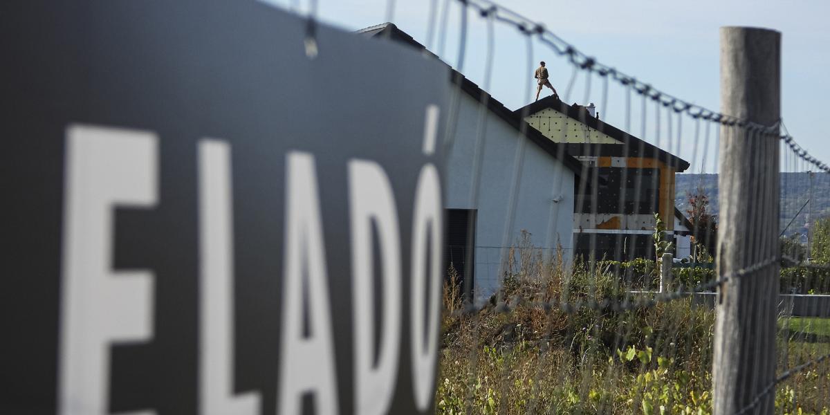 Távol tartott betelepülők. Bárki nem vásárolhatna ingatlant