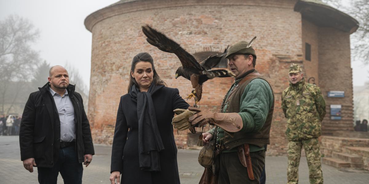 A volt fideszes államfő éppen Gyulán turnézott a bukását jelentő kegyelmi botrány kipattanása előtti napokban 