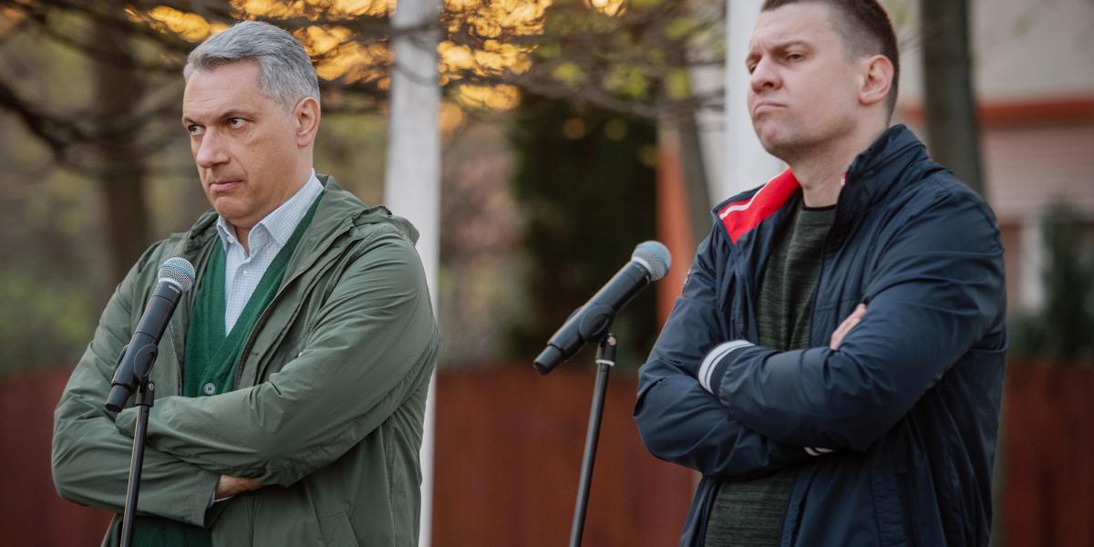 Lázár János és Menczer Tamás tart utcafórumot 2025. április 4-én Pátyon