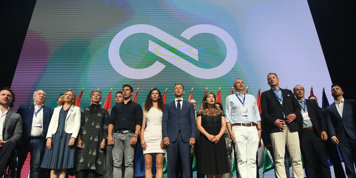 A Tisza Párt
nagyon magabiztos,
de
a választási
győzelem esélyei
távolról sem
olyan egyértelműek
valamilyen
együttműködés
nélkül a többi
ellenzéki erővel