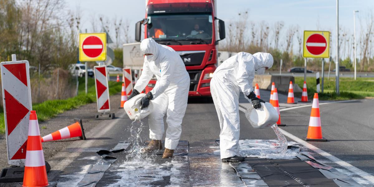Áprilisban a bábolnai utakat fertőtlenítették az állattetemek szállítása után