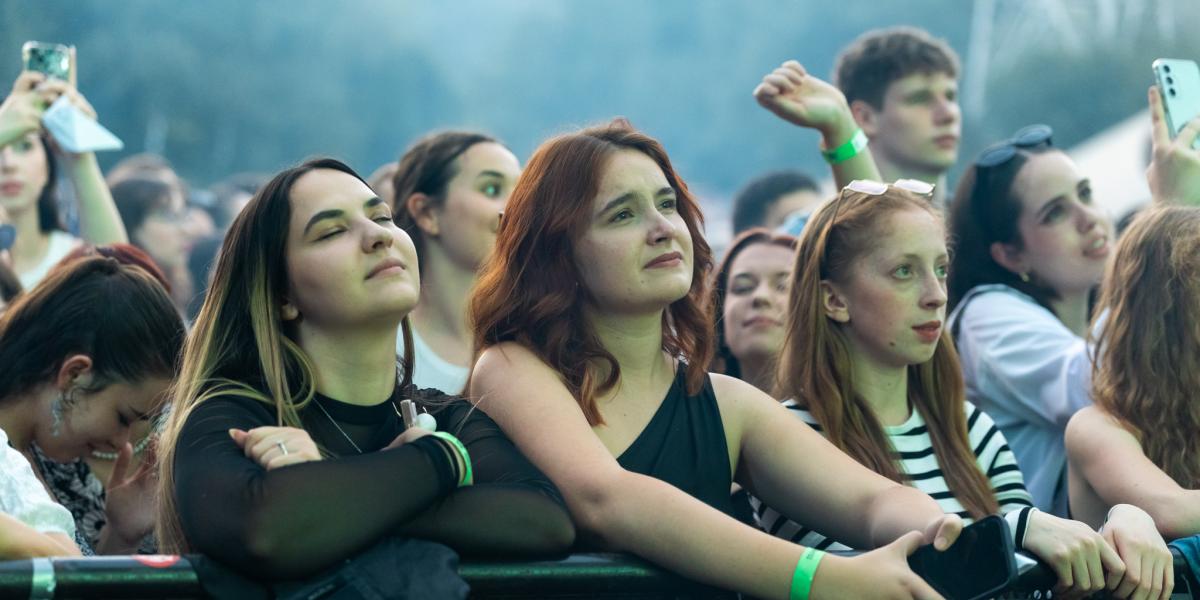 A közönség a Margaret Island tusványosi koncertjén