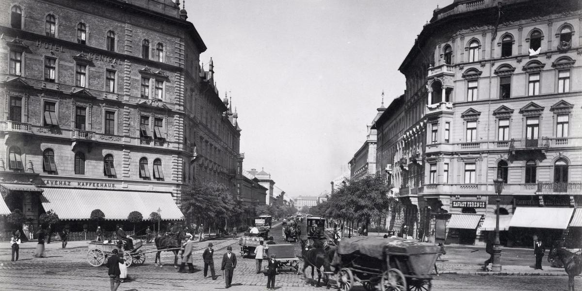 A Rottenbiller utca Baross téri vége,
a jobb oldali ház volt Tichtl Jozefiné