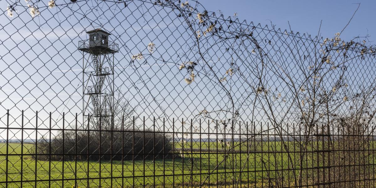 Kerítés és őrtorony a magyar-horvát határon - Korábbi felvétel 