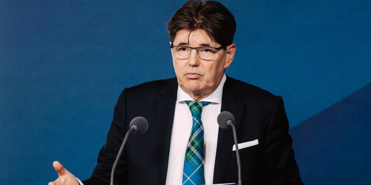 Nagy Elek, aki szétválasztja a szerepeit