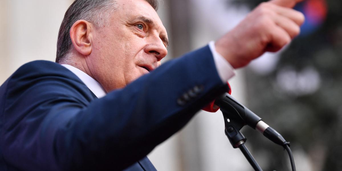 Milorad Dodik február 25-én, az elsőfokú ítélethirdetés előtti tüntetésen