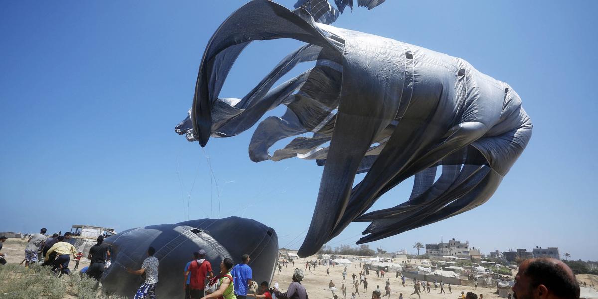 Az izraeli hadsereg a levegőből dobott le segélyszállítmányokat