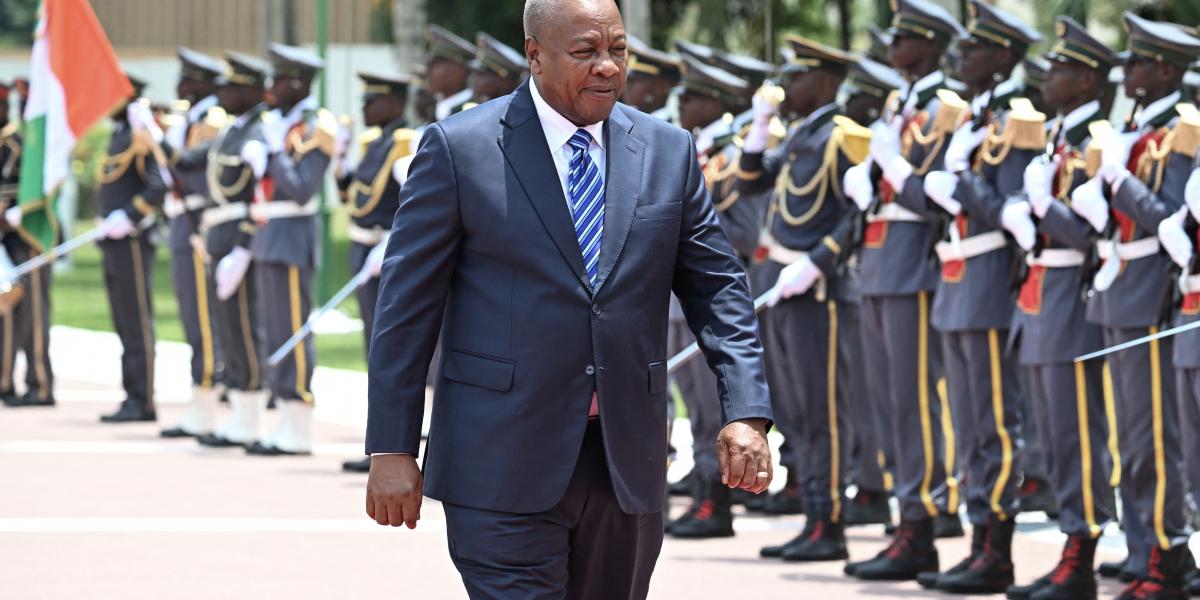 John Mahama ghánai elnök az abidjani elnöki palotában 2025. március 5-én (illusztráció). 