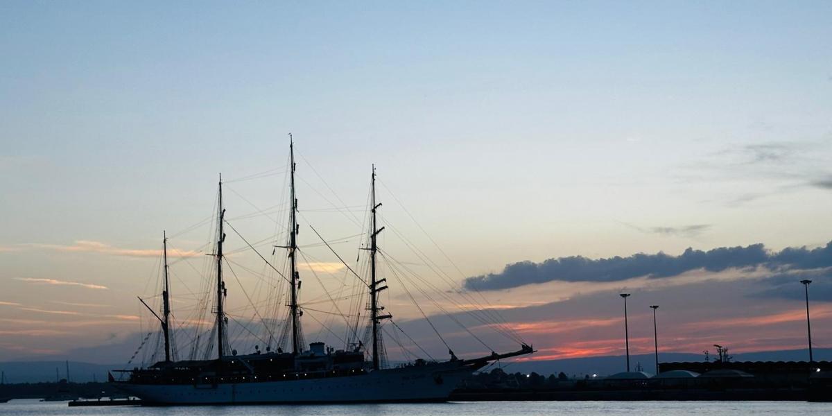 A szülőföld is akkor ismerszik meg igazán, amikor elkujtorog az ember, és visszatekint