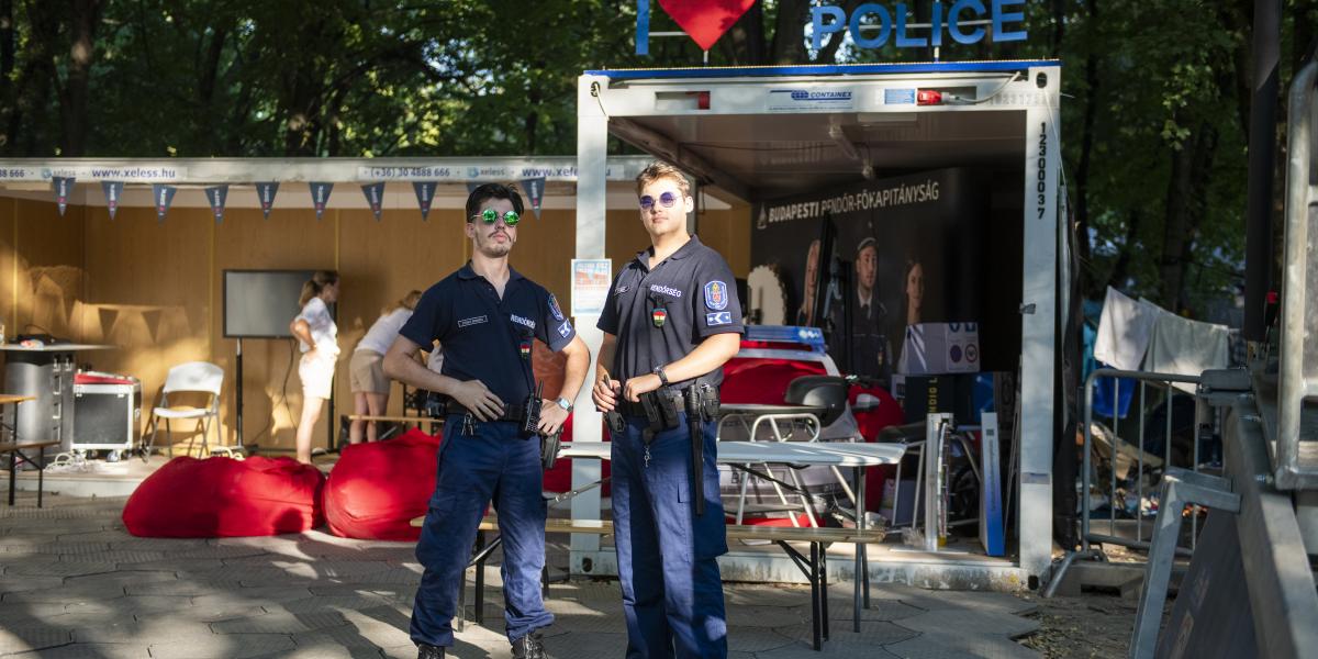 Rendőrök a Szigeten augusztus 9-én 