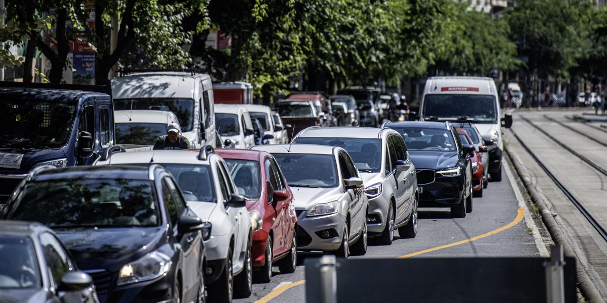 Már 16 évnél öregebb a hazai személyautópark