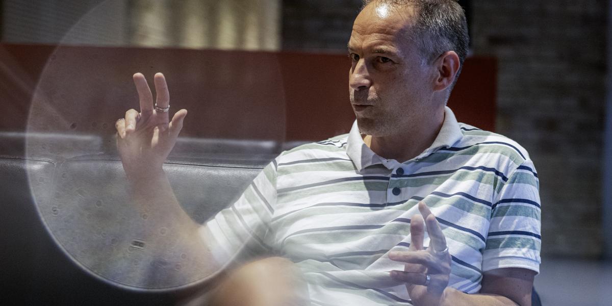 A mostani világ, amely valóban cinikusabb, mint a korábbi, és az Egyesült Államok olyan nemzetközi normákat rúg fel, amelyeket ő maga teremtett, kedvez a konteós nézetek terjedésének – mondta Krekó Péter