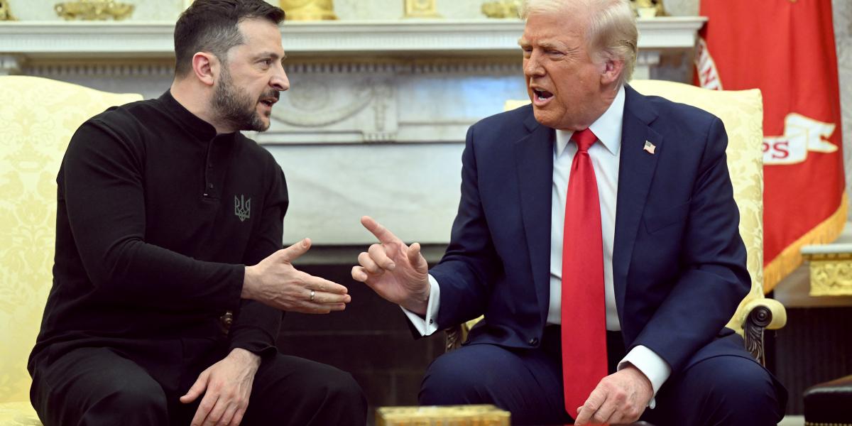 Volodimir Zelenszkij ukrán és Donald Trump orosz elnök 2025.  február 28-án a Fehér Házban