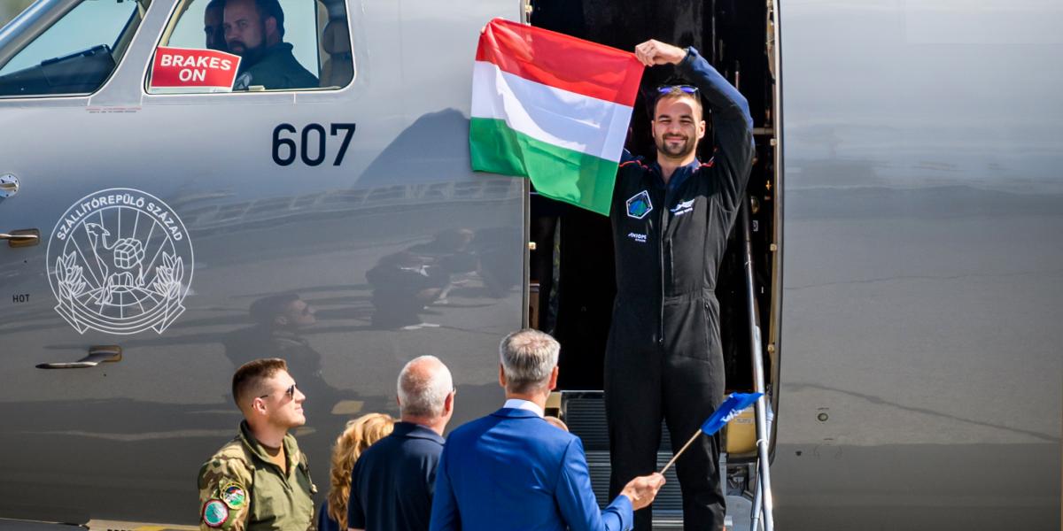 Kapu Tibor hazaérkezése 2025. augusztus 18-án a Liszt Ferenc repülőtéren