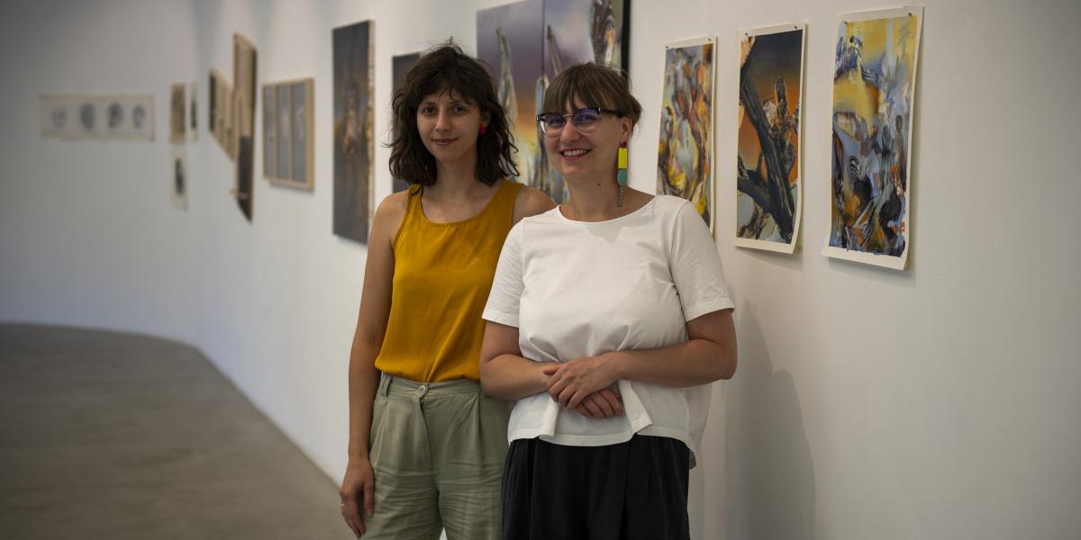  A kiállítás két kurátora, Szabó Annamária esztéta és Kallós Judit művészettörténész