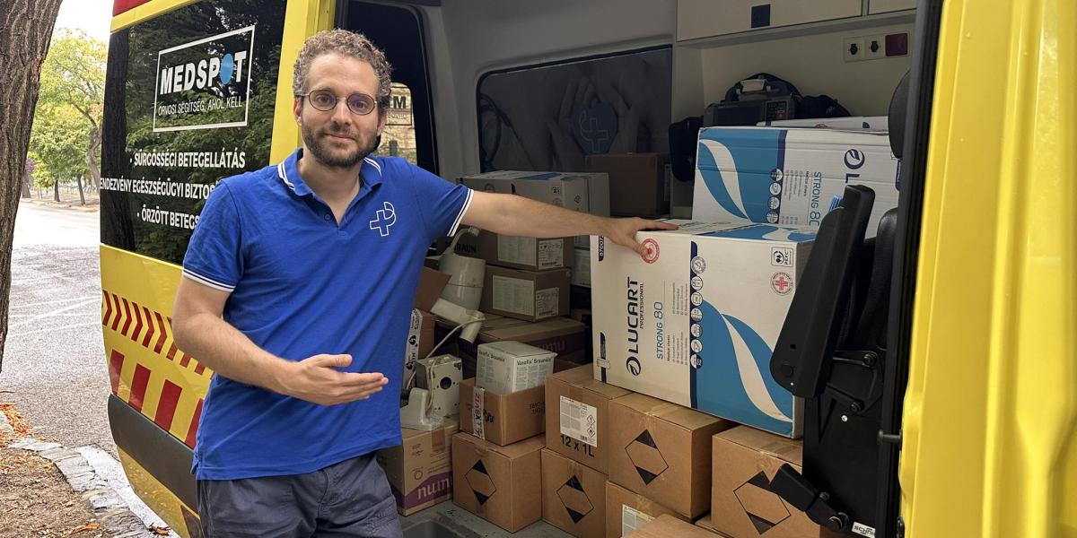 Spányik András indulás előtt a segélyszállítmánnyal