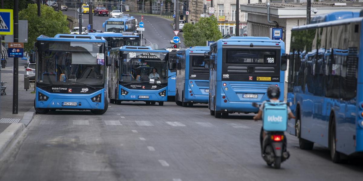 Politikai adok-kapok alakult ki az elöregedett buszok miatt