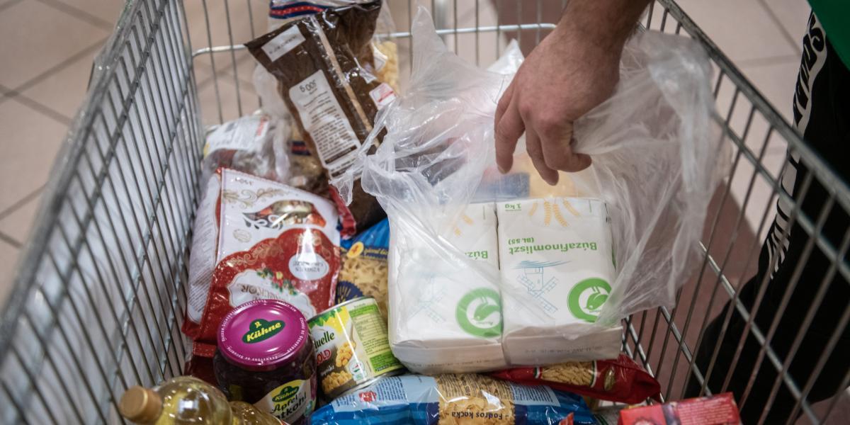 Az élelmiszerek drágulásán keresztül érzik leginkább az emberek, hogy mennyivel kevesebbet ér a pénzük