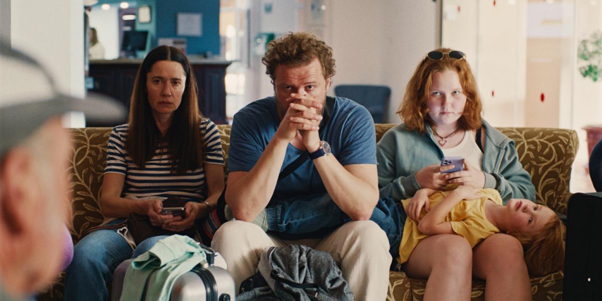 A színészek saját nevükkel játszanak, sok jelenet improvizációból épült