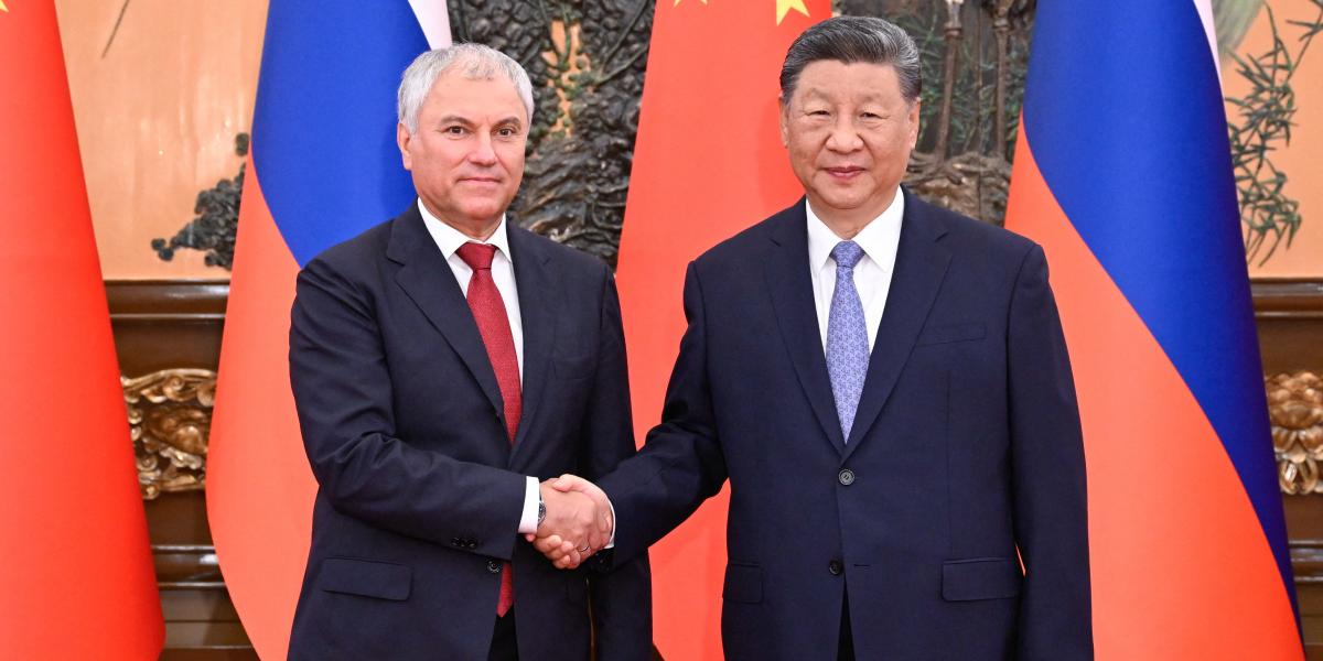 Hszi Csin-ping kínai államfő és Vjacseszlav Vologyin, az orosz Állami Duma elnöke