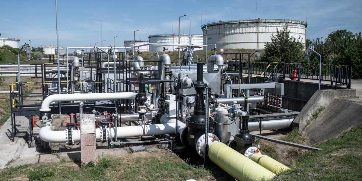 A Barátság II. kőolajvezeték becsatlakozása a MOL százhalombattai finomítójának területén 