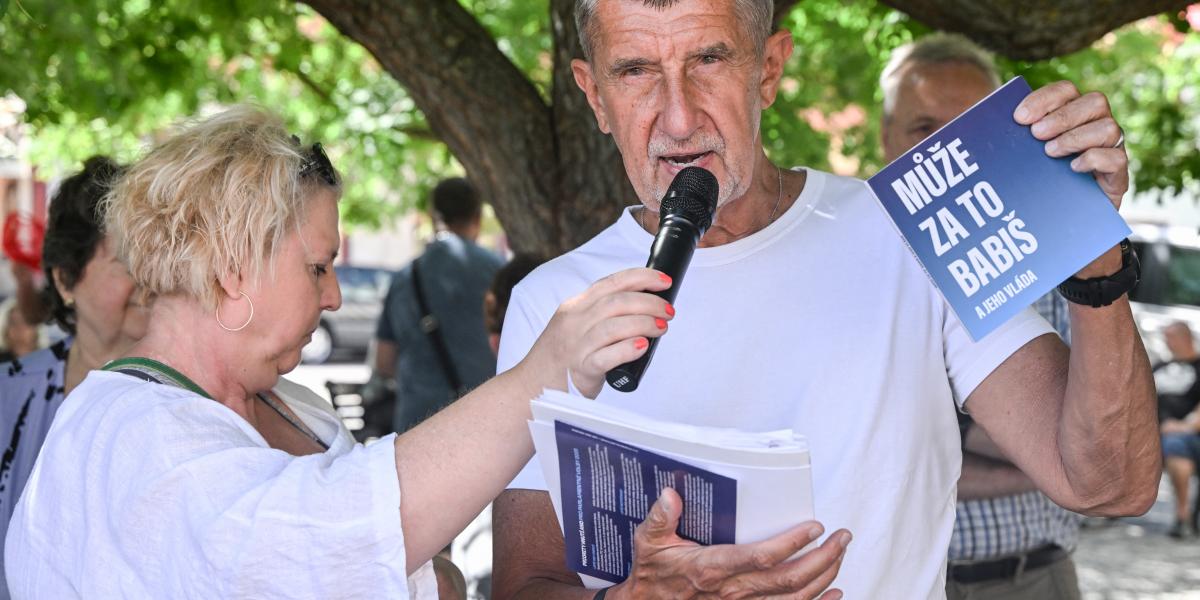 Andrej Babis egy korábbi gyűlésen mond kortesbeszédet